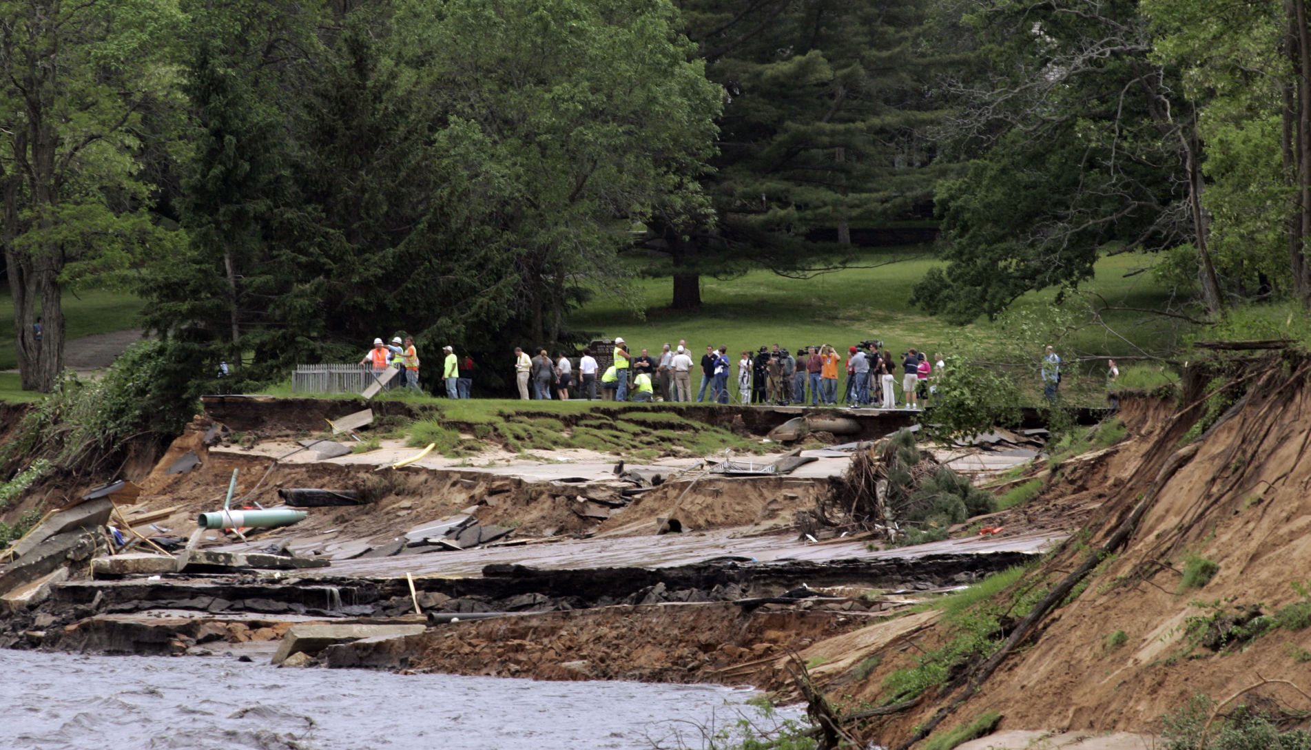 Collapsed road, 2008